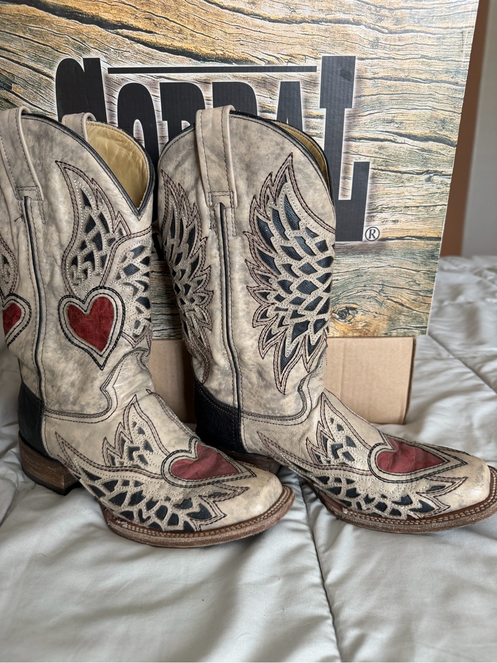 Women's Heart-Accent Western Heeled Boots - Cream with Red Details